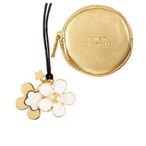 Marc Jacobs Daisy Perfume necklace gold logo case